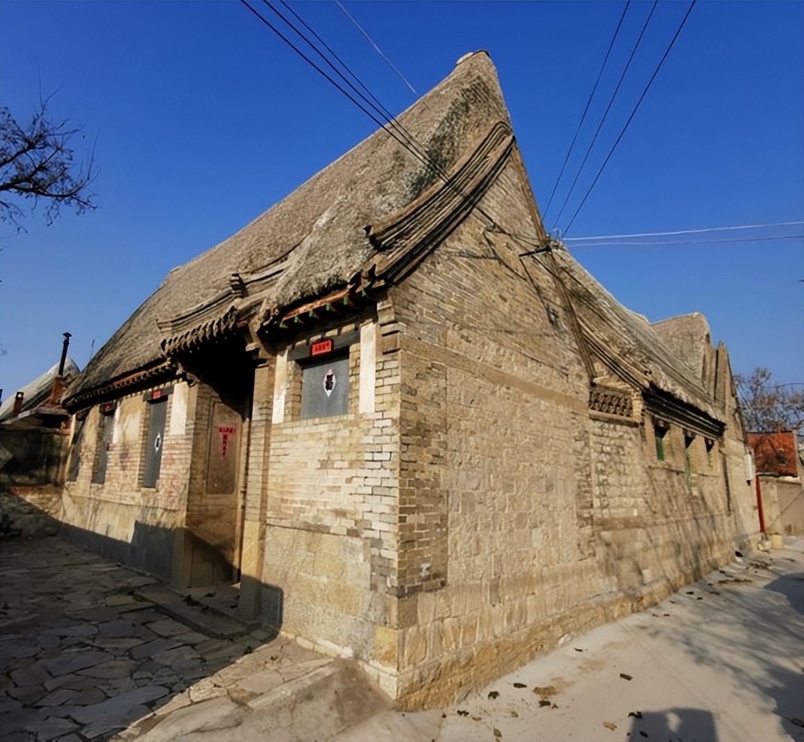 胶东海草房简介,胶东原始的海草房