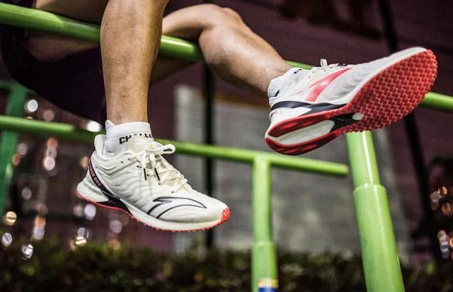 碳板跑鞋3.0pro跟5.0pro哪个好,耐克nikealphaflynext%4代碳板跑鞋