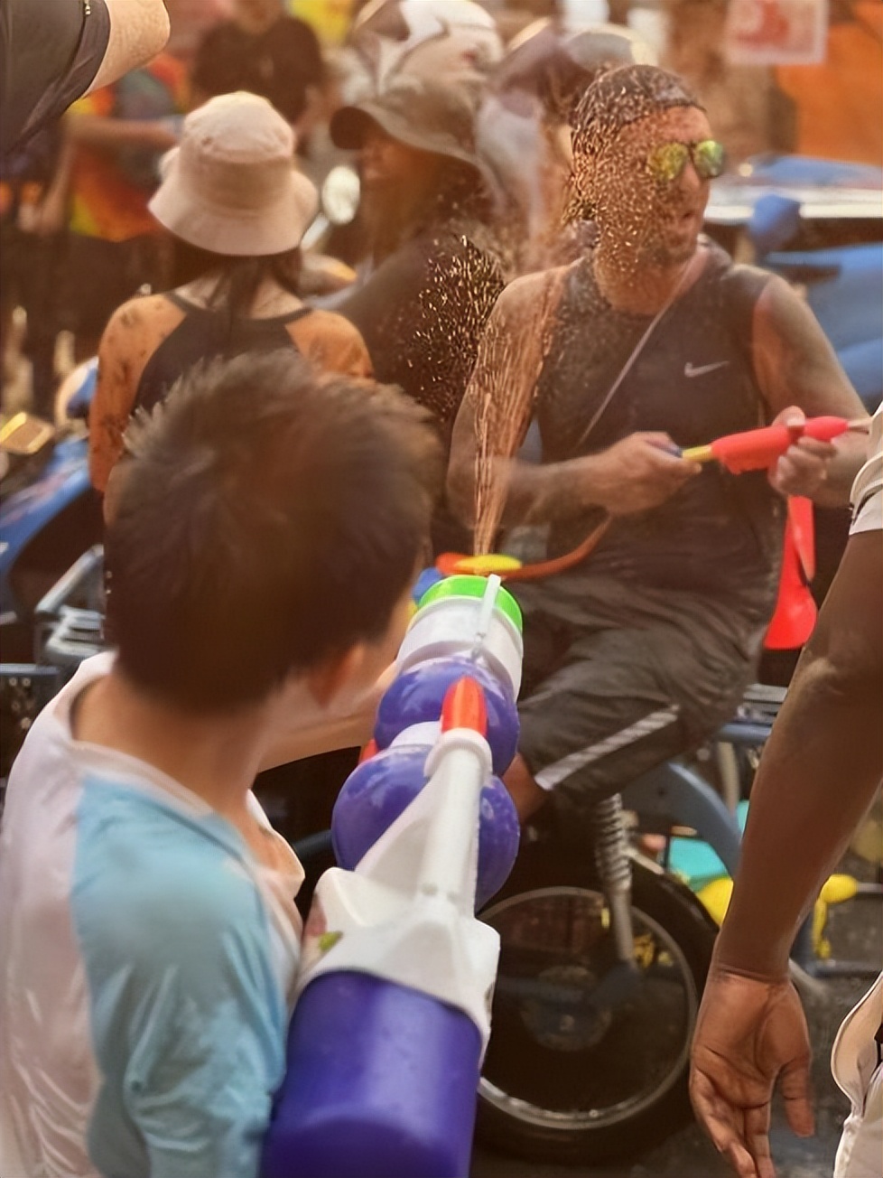 我曾是企业高管，不想内耗，5年前移居泰国，被这里的松弛疗愈了