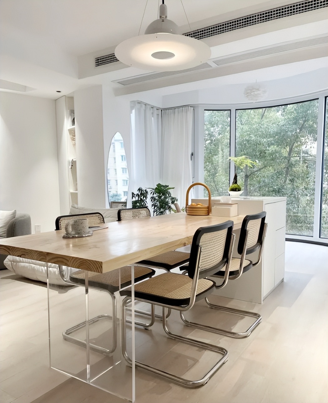 餐桌是购买圆形的好还是方形的,圆形餐桌与方形餐桌哪个更适用