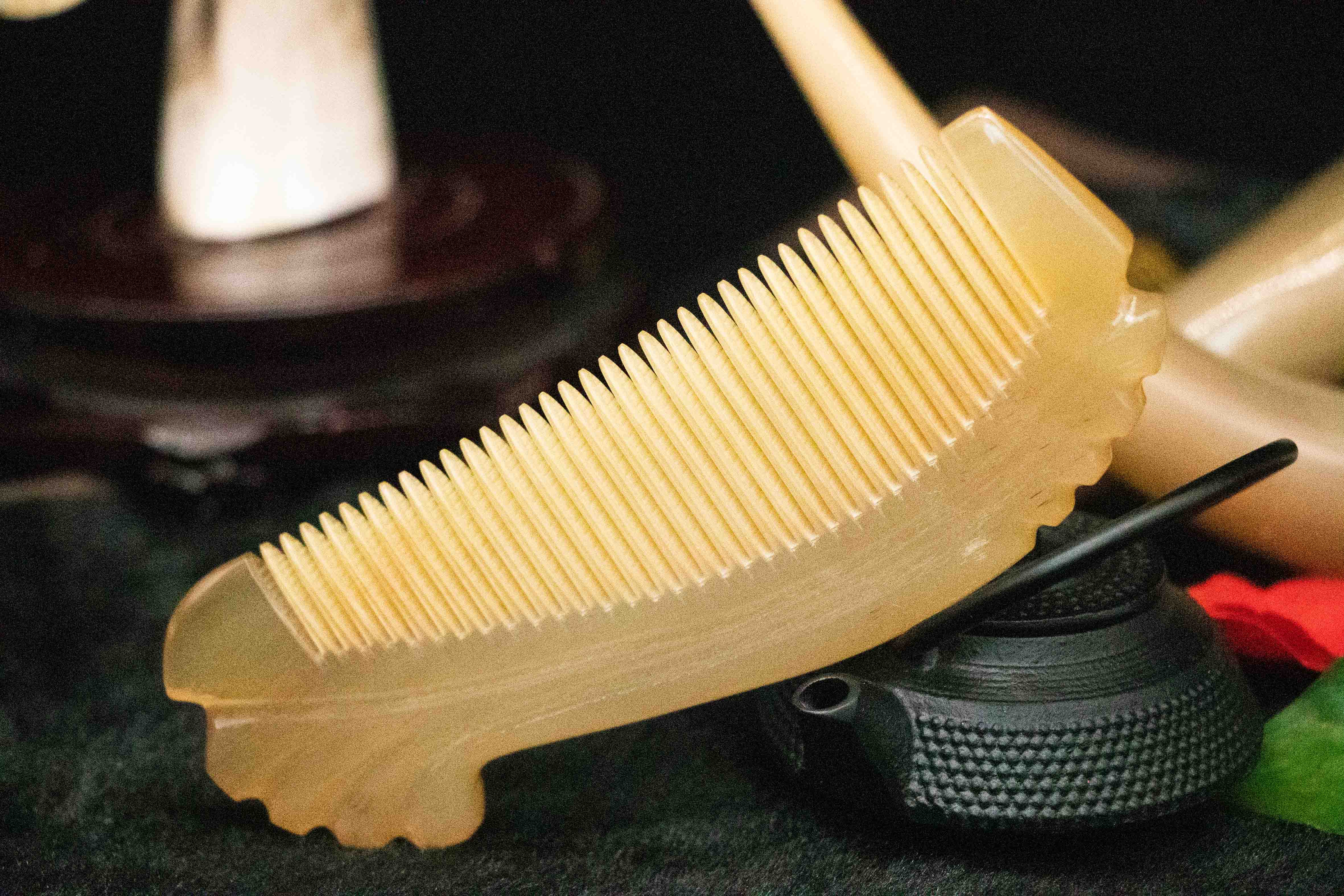 牛角梳价格一般多少,白水牛角梳真假图片