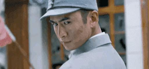 涂发胶抹口红，打仗住酒店，这些抗日剧，对得起以前的战士吗？