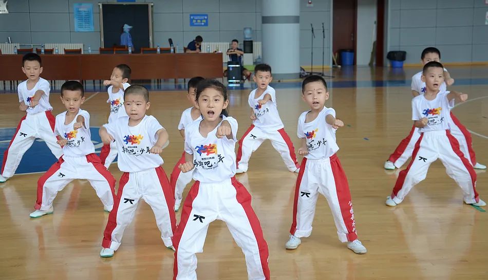 2022奔跑吧少年武术展风采,武汉奔跑吧少年2022运动夏令营