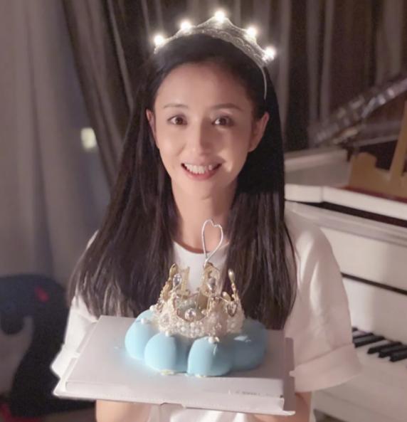 佟丽娅:父亲让她卑微,婚后容忍老公出轨,离婚后勇敢做自己