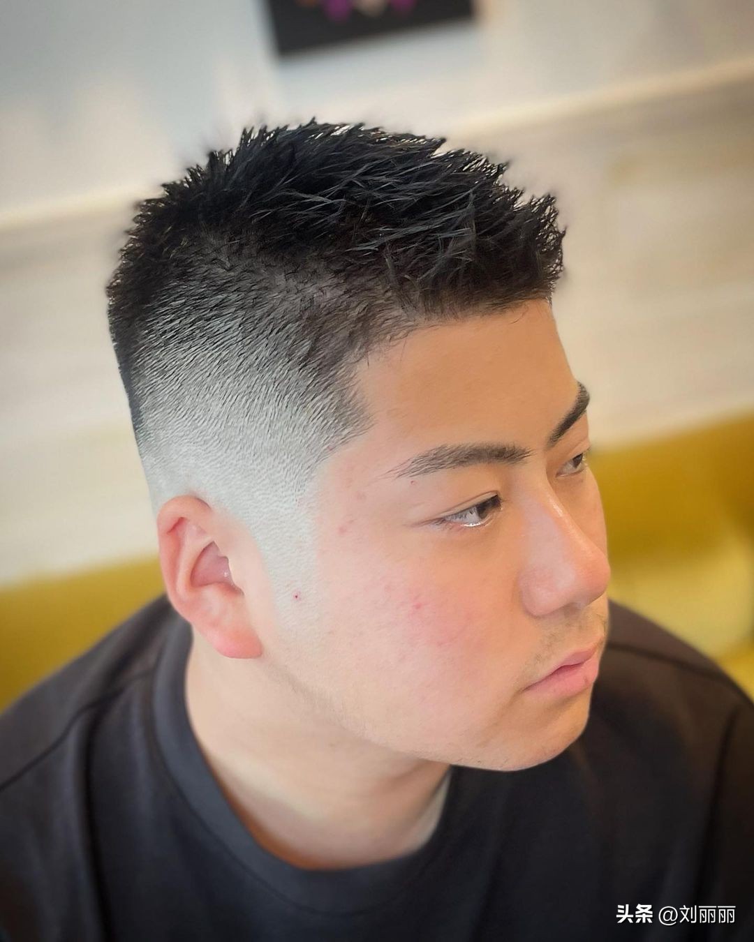 适合20-25岁男青年发型时尚,发型这样剪好看时尚永不落伍