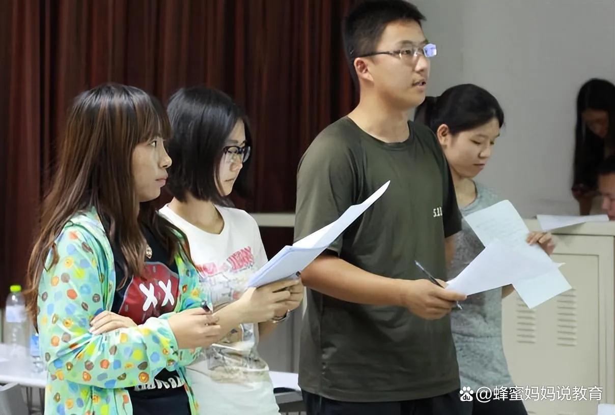 民办二本和民办专科哪个学费更贵,民办二本与专科区别