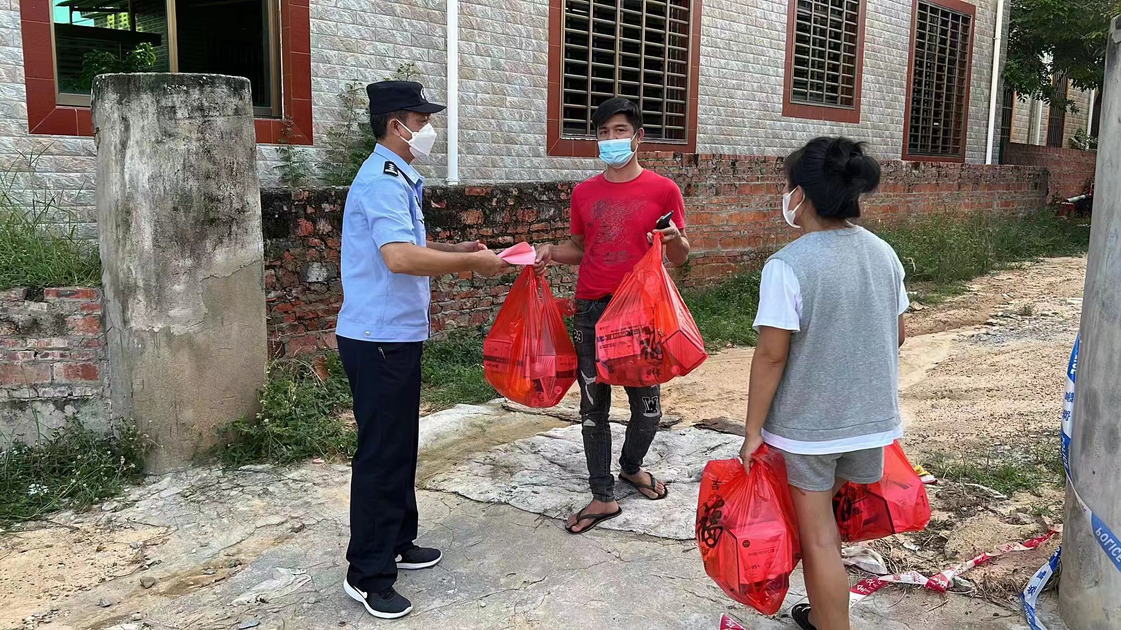 提升为民情怀不断提高群众幸福感,提升履职能力为群众排忧解难