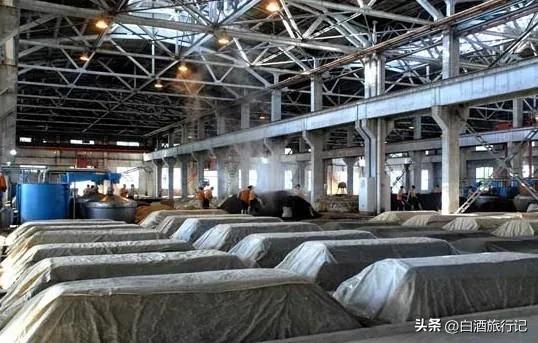 停船载酒白云边,停船赊酒白云边