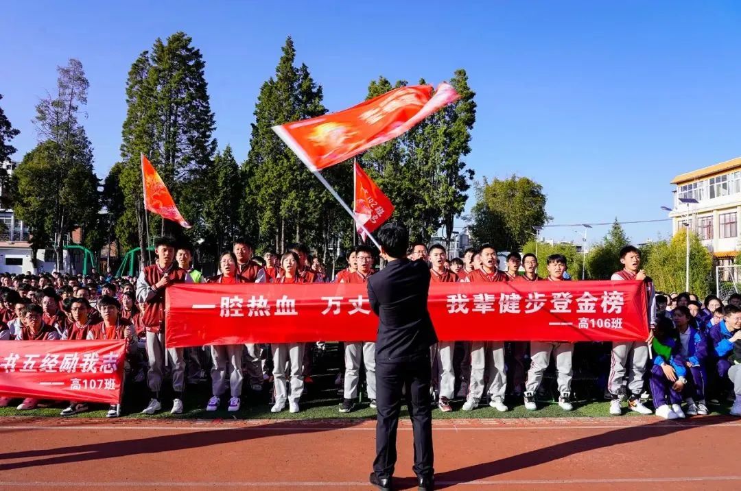 开学季校园展示打卡,开学啦冰墩墩小学生积极向上图片