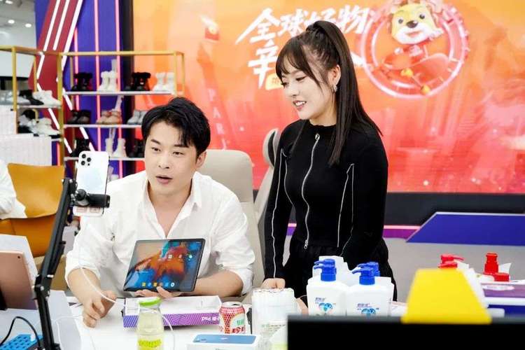 辛有志辛巴818直播间开播,辛有志辛巴直播和散打连麦