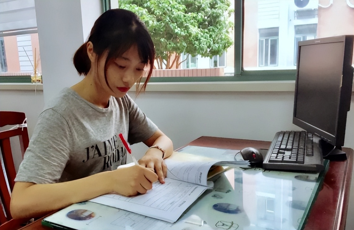 批改语文作业简单评语,语文教师批改作业的简短评语