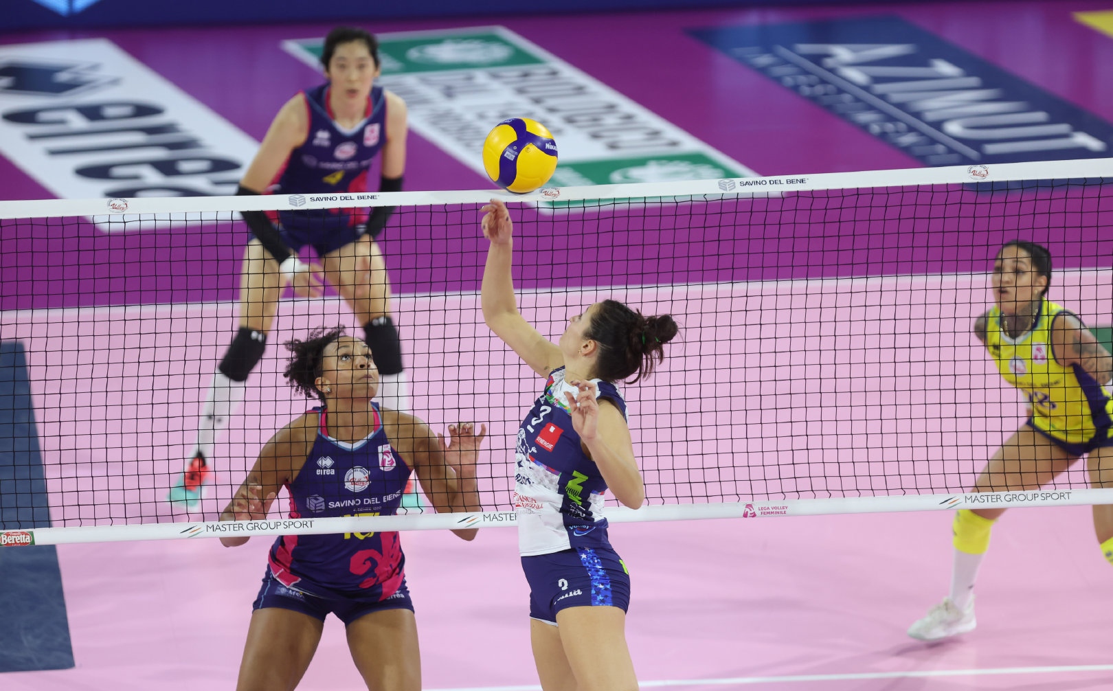 朱婷20分决胜局斯坎迪奇对决,朱婷28分挽救5赛点决胜