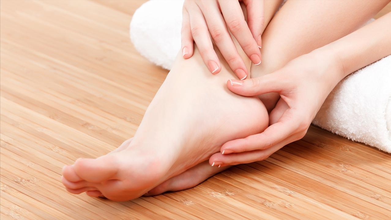 脚后跟干裂是什么原因造成的,为什么脚后跟容易干裂如何应对