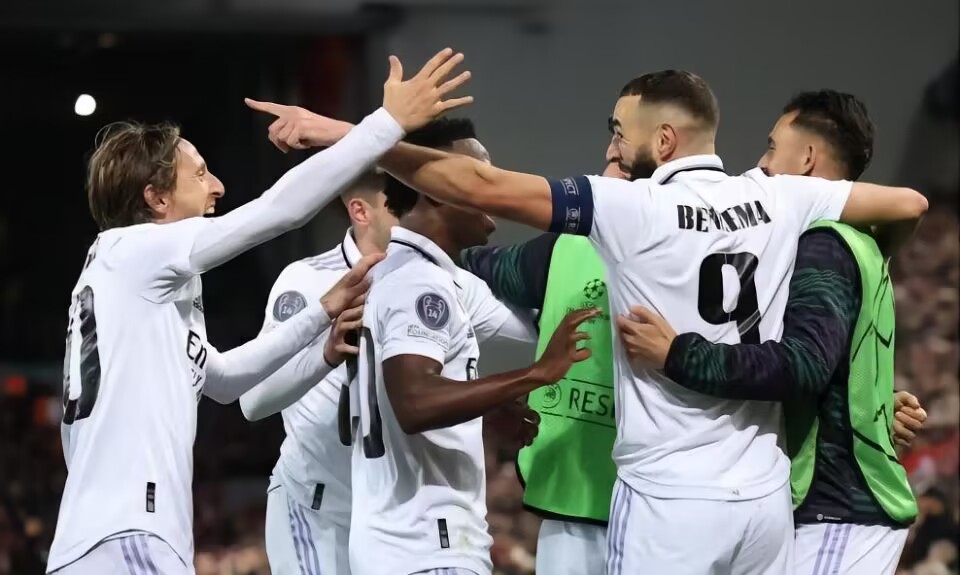 曼联vs皇马c罗本泽马,皇马反击厄齐尔本泽马c罗