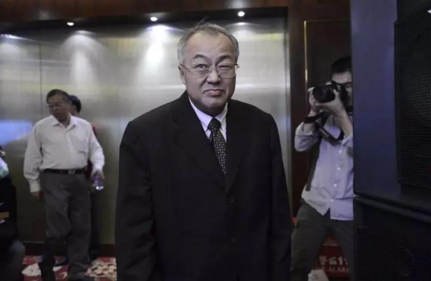 从良心经济学家到*子骗**专家，*咸平郎**如何跌落神坛？