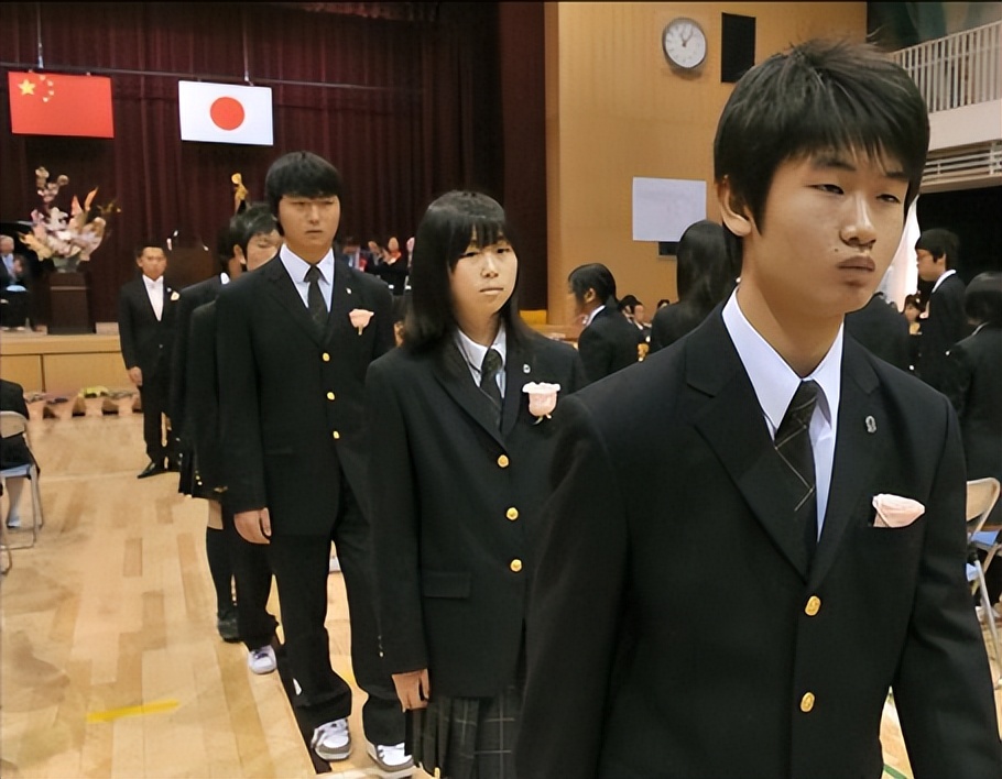 我国有35所日本人学校，校门紧锁窗帘紧闭，禁止中国人入内！