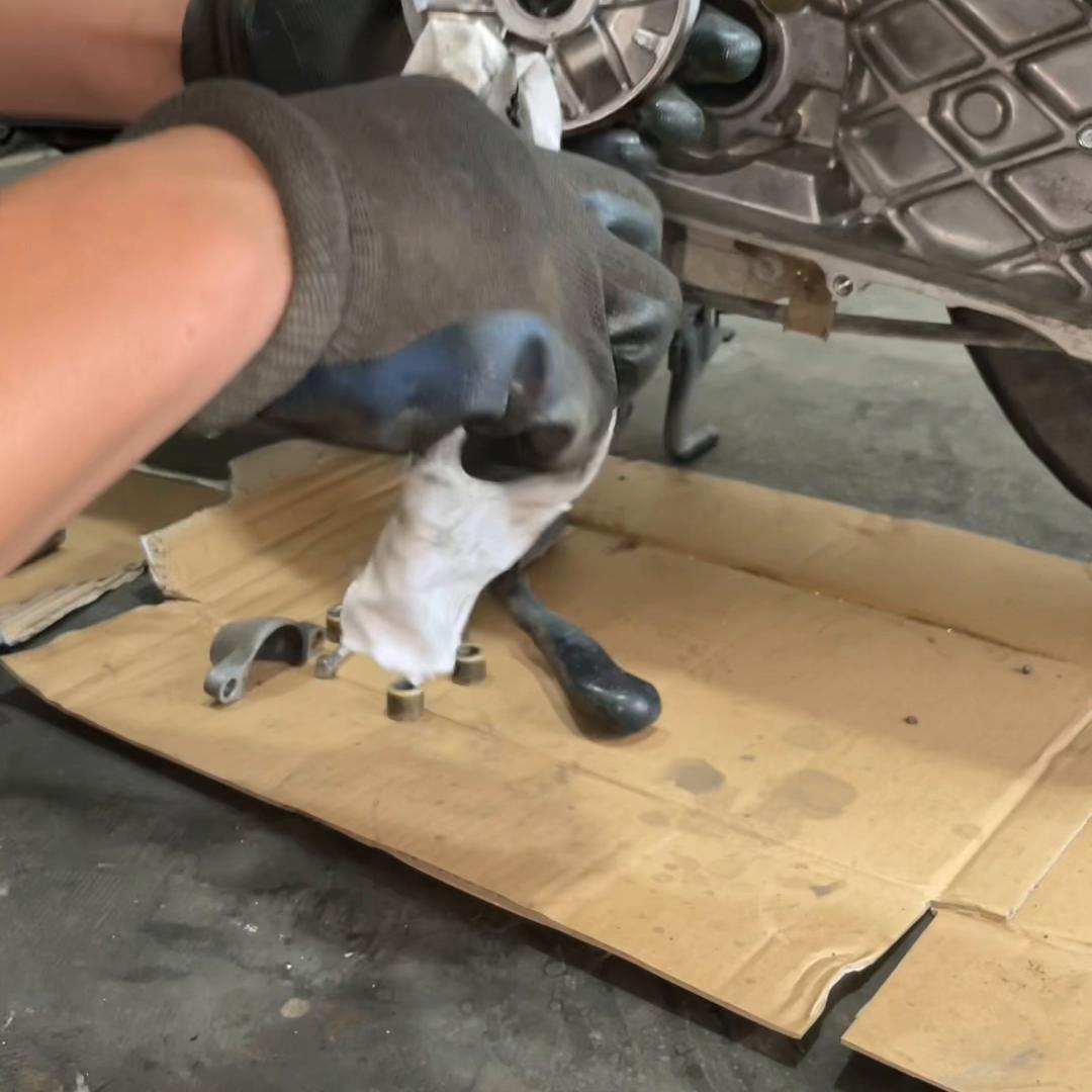 新大洲本田自由50皮带尺寸,新大洲本田自由today50火花塞拆卸