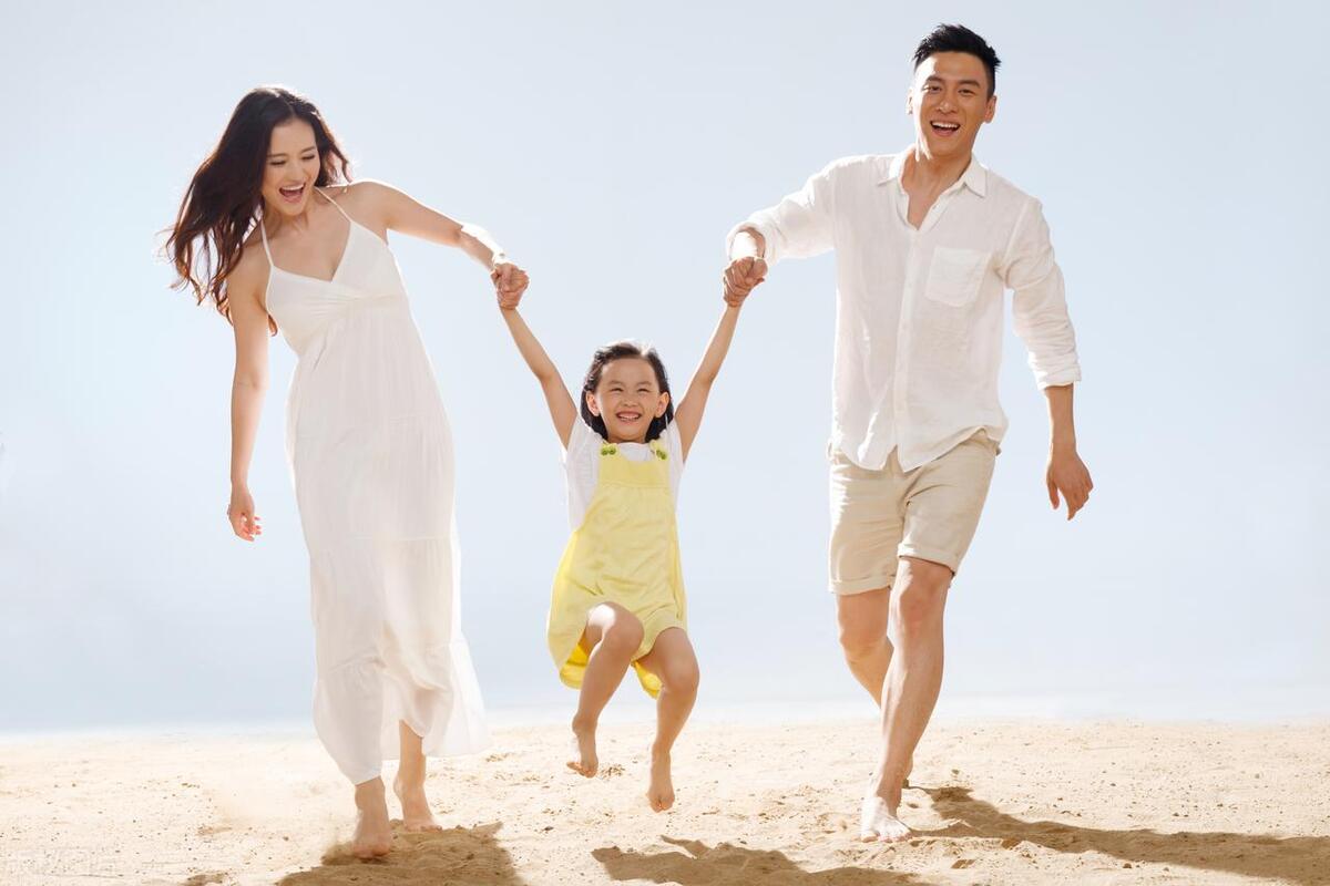 妻子车祸去世和女儿相依为命,妻子车祸中丧生丈夫苦寻六年