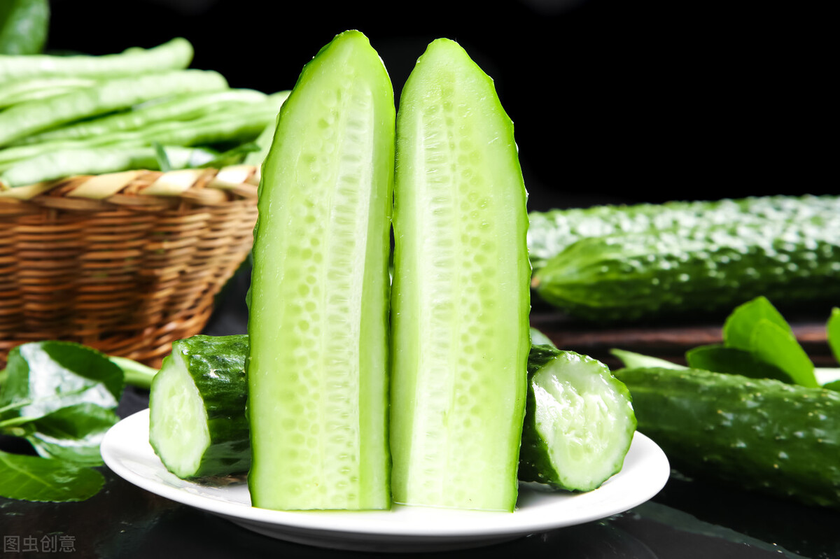 晚上吃黄瓜和西红柿能减肥吗,晚上喝黄瓜鸡蛋汤可以减肥吗