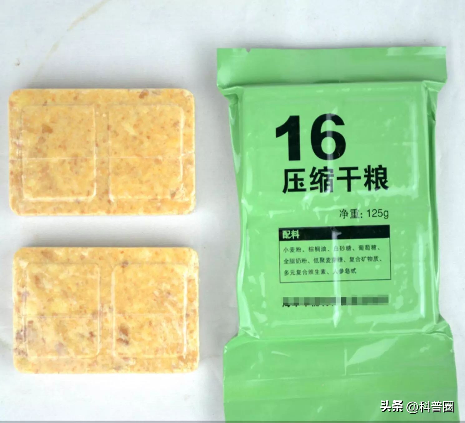 吃一块军用压缩饼干,吃一块军用压缩饼干就能顶一整天