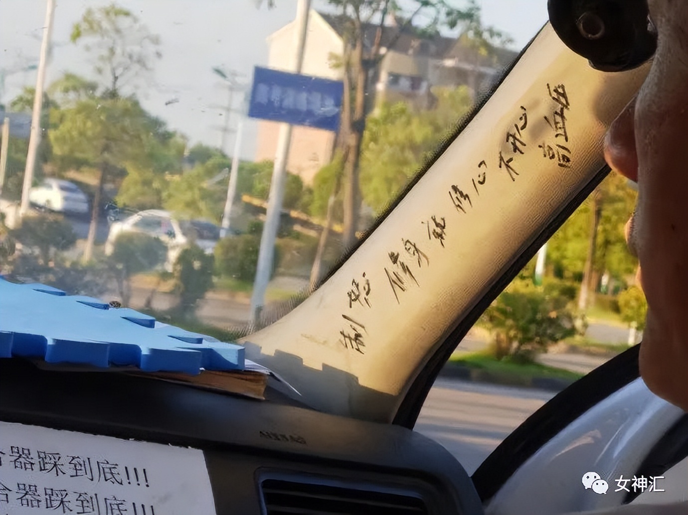 把老公的自拍照细节放大后，场面太刺激！哈哈哈哈