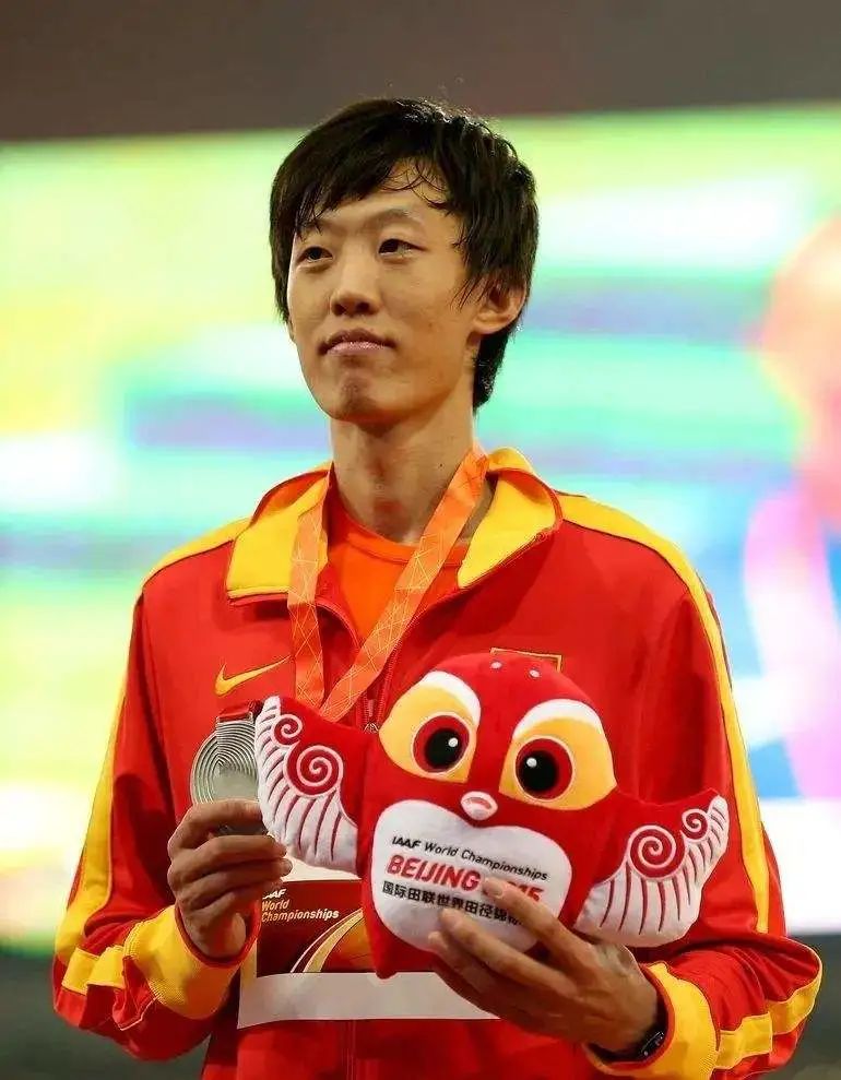 8位退役运动员今昔对比,有人成商业大佬,有人成搞笑博主