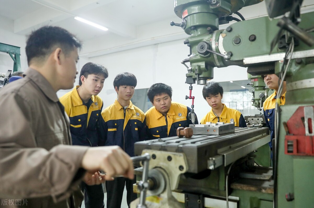 孩子中考考不上高中怎么选专业,中考生选什么职业学校好