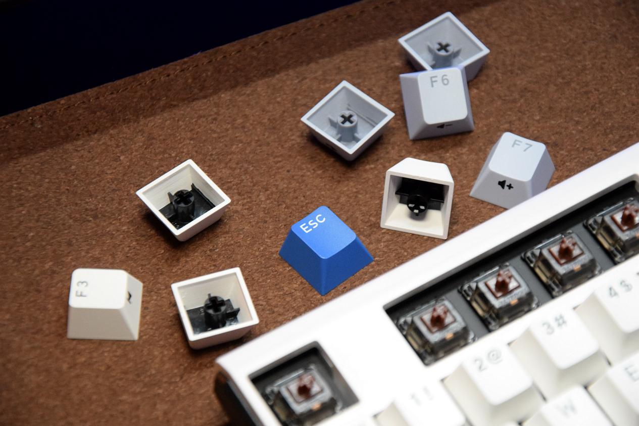 一年充电2次，这款无线机械键盘续航强得离谱，还可热插拔宏定义