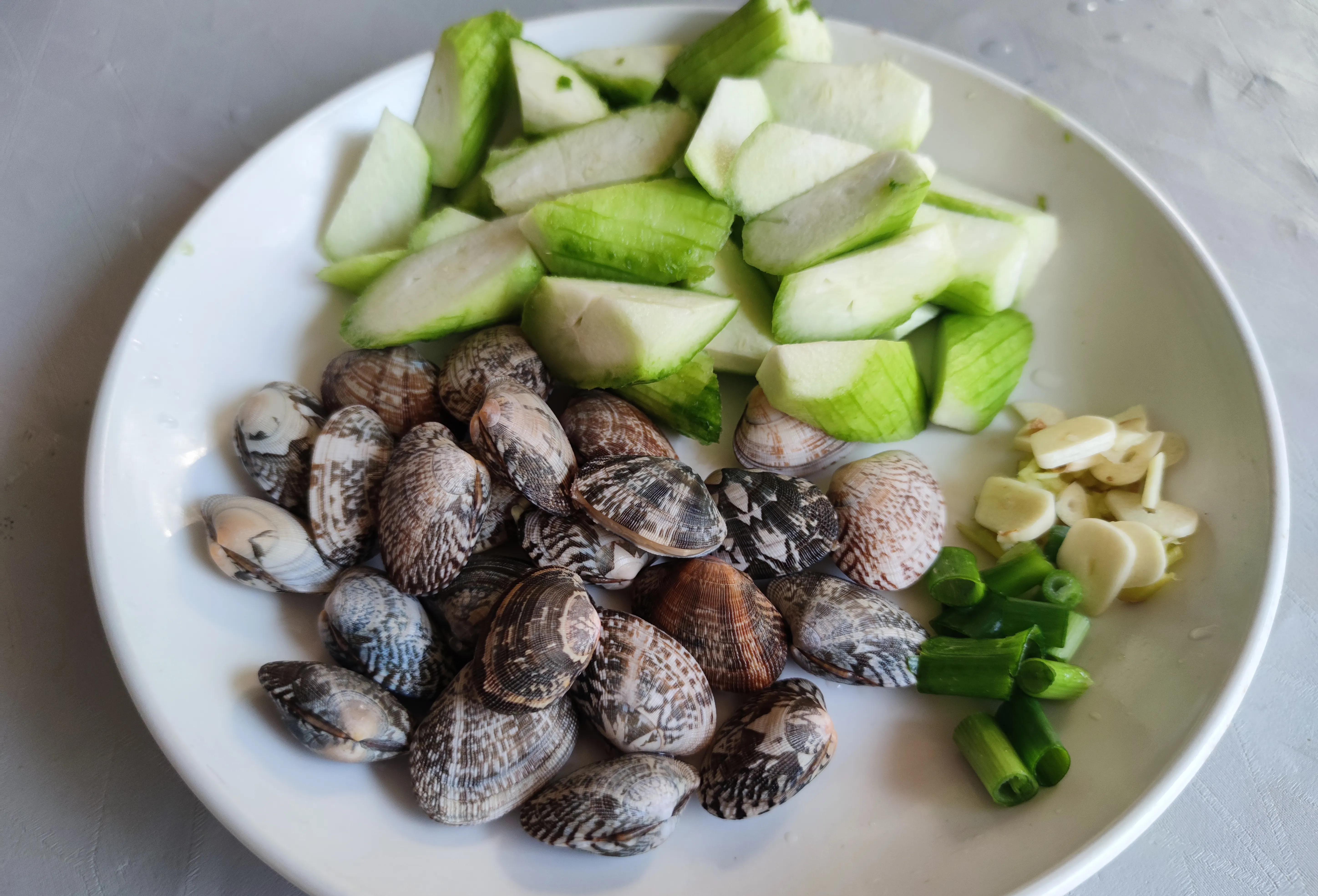 夏季养生应少吃这3种寒性食物,明日入伏建议大家少吃绿豆和生姜