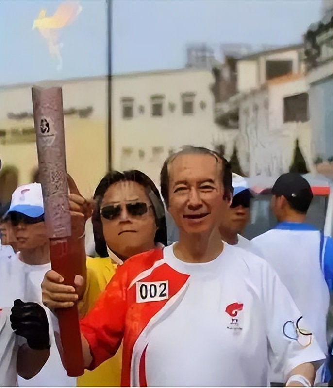 赌王何鸿燊一天花费,赌王何鸿燊一天能赚多少钱