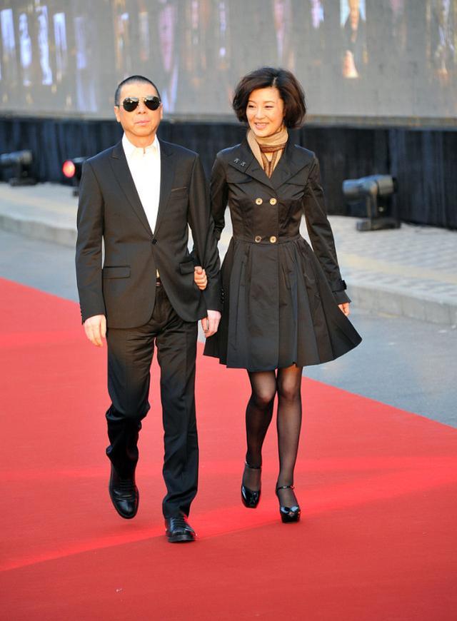 娱乐圈又爆一大瓜，徐帆收养的女儿，竟是冯小刚的“私生女”