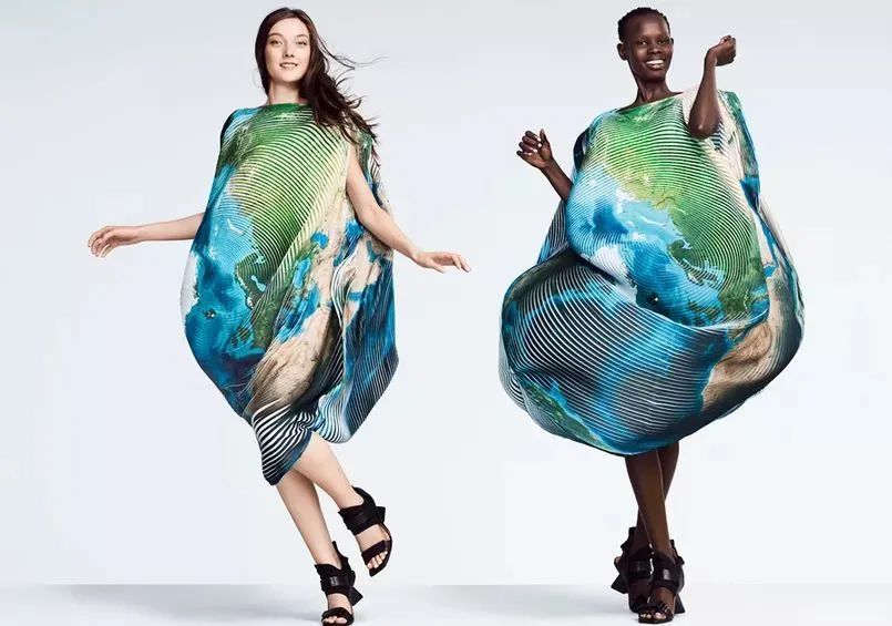 观点|一块布，永恒褶皱：给乔布斯设计黑色毛衣的三宅一生去世