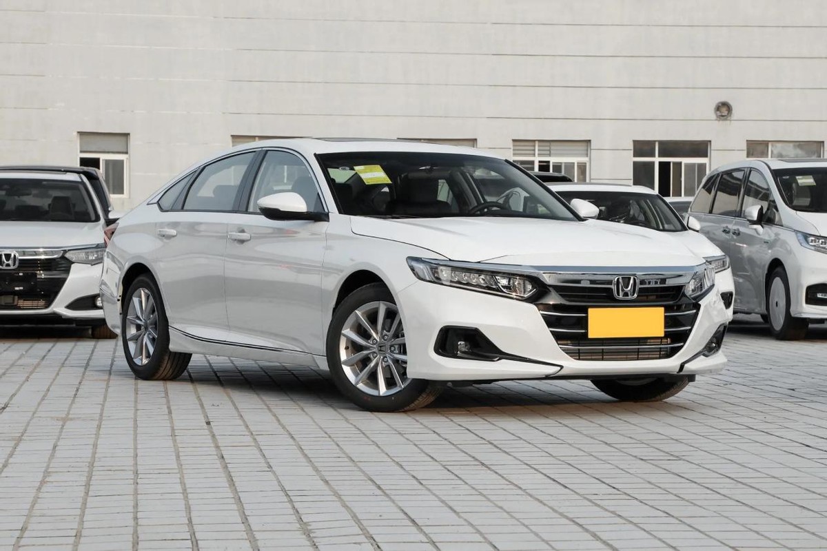 本田凌渡值得入手吗,年轻人第一次买车选suv还是轿车