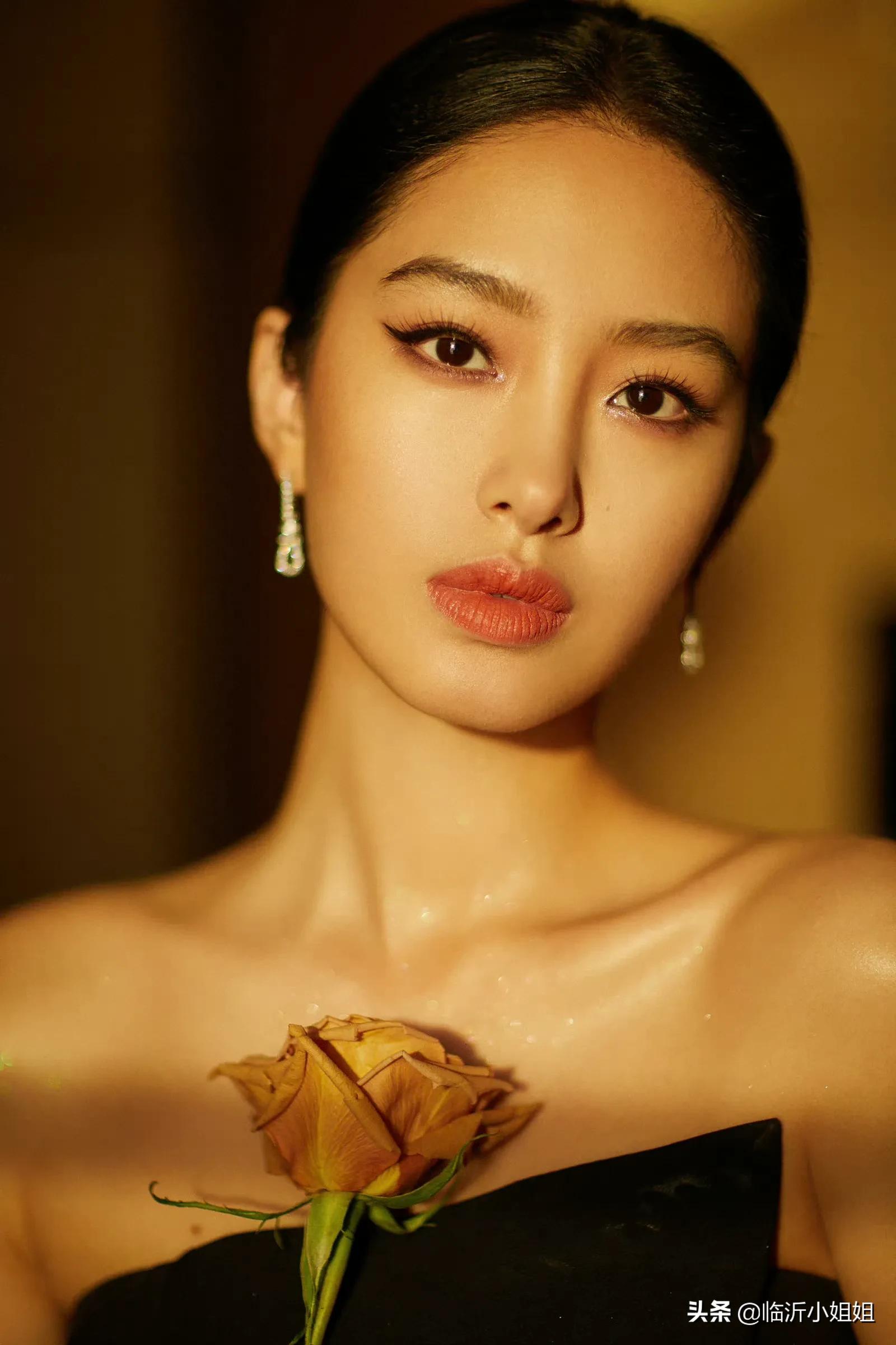 杨采钰惊艳写真图片,杨采钰惊艳写真照片