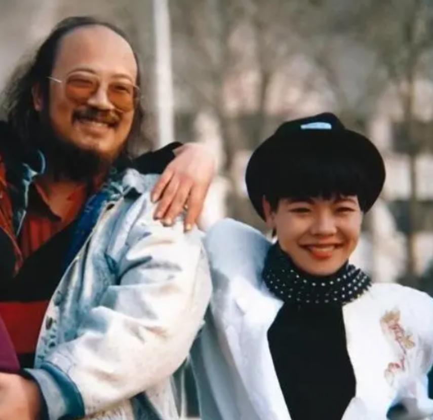 23年前除夕夜,歌手谢津从23楼一跃而下,留下母亲和韦唯的眼泪