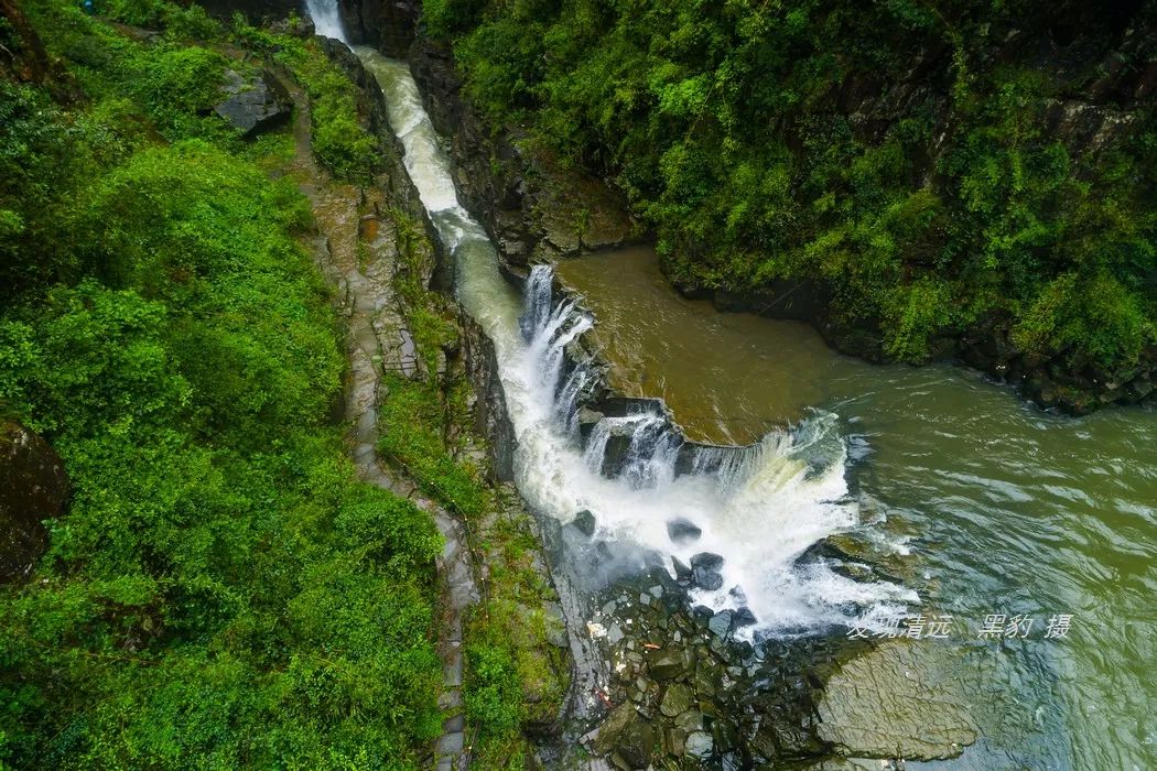 户外徒步登山赏冰瀑,广东户外徒步登山风景最美