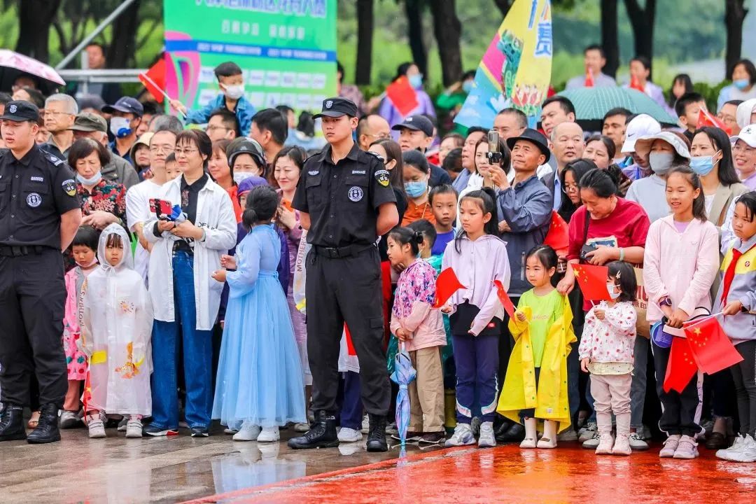 百舸争流竞扬帆不负众望勇夺魁,百舸争流龙舟竞渡