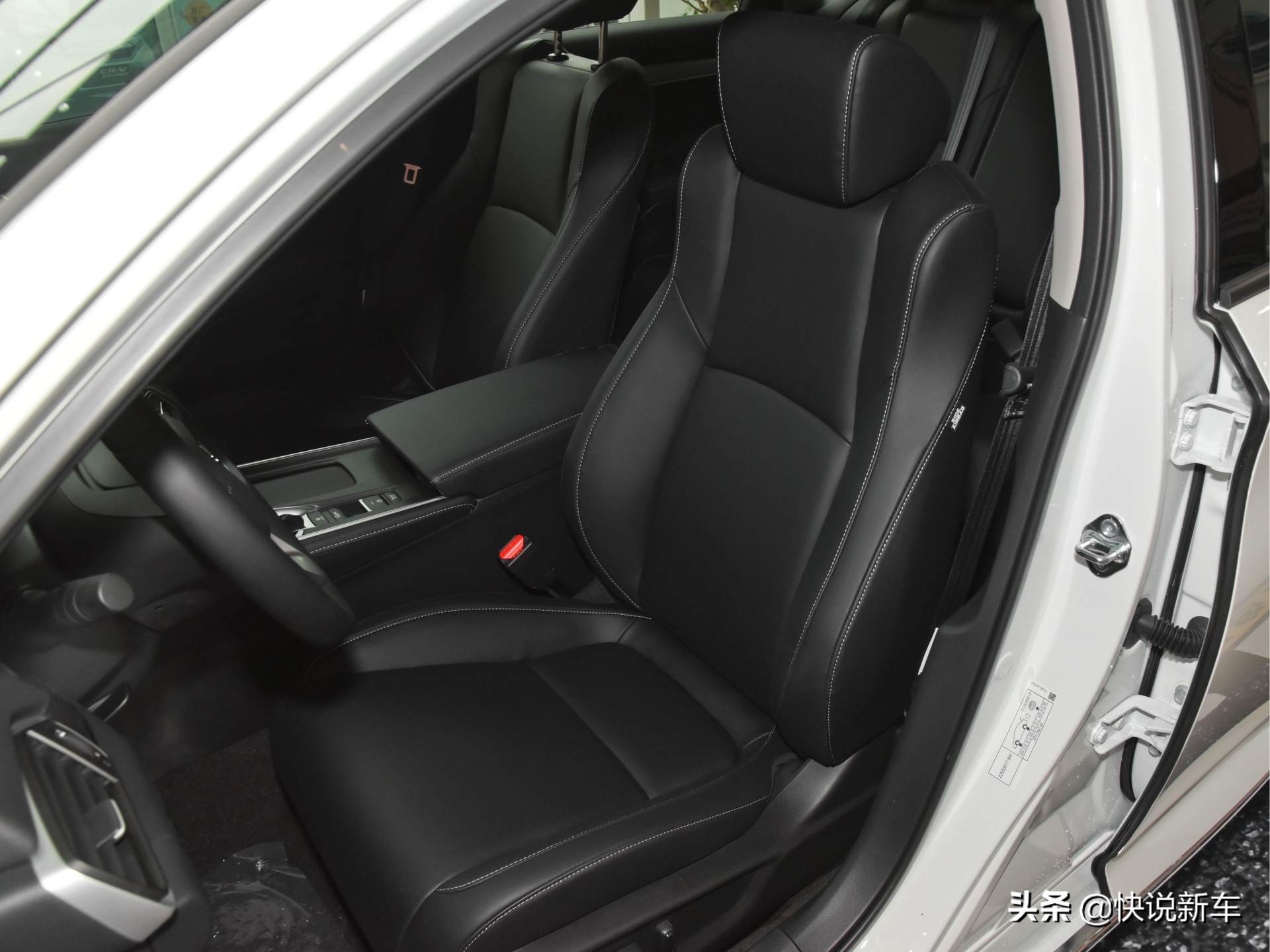 油电混动日本车12万左右的车,日本小型燃油车2-5万