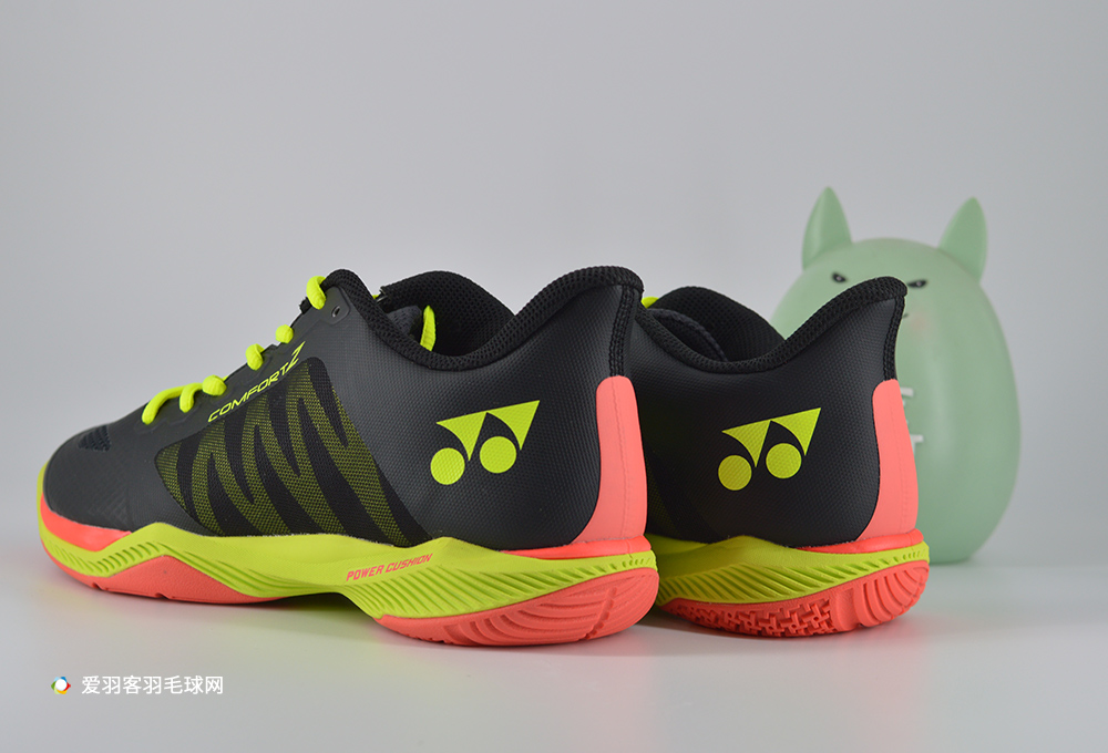 林丹阿迪达斯同款羽毛球鞋测评,尤尼克斯cfz林丹版