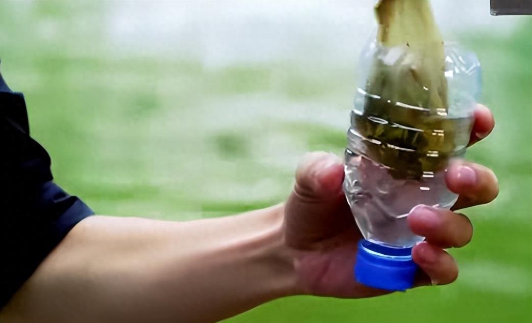 手撕*袜丝**，筷子夹胸，这些辣眼睛的镜头，实在是让人忍无可忍！