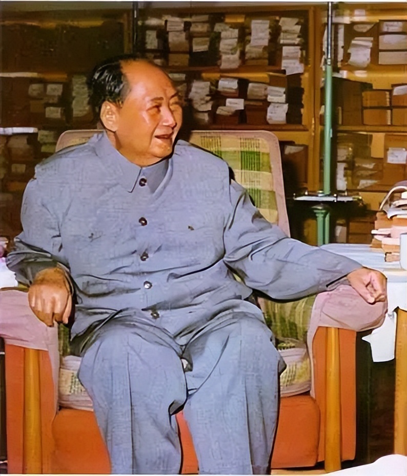 76年毛主席逝世，*东兴汪**看过悼词后提出一点意见，*国锋华**：我赞成