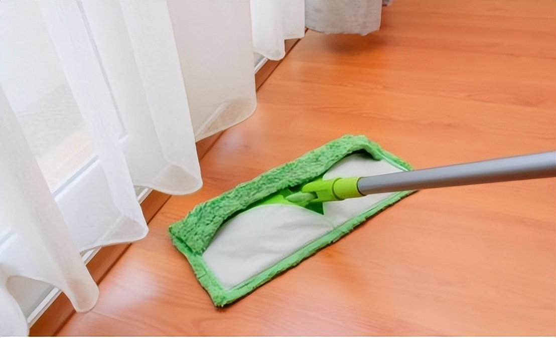 瓷砖地板拖地后会有水印如何解决,地板砖上有盐水印用什么能擦掉