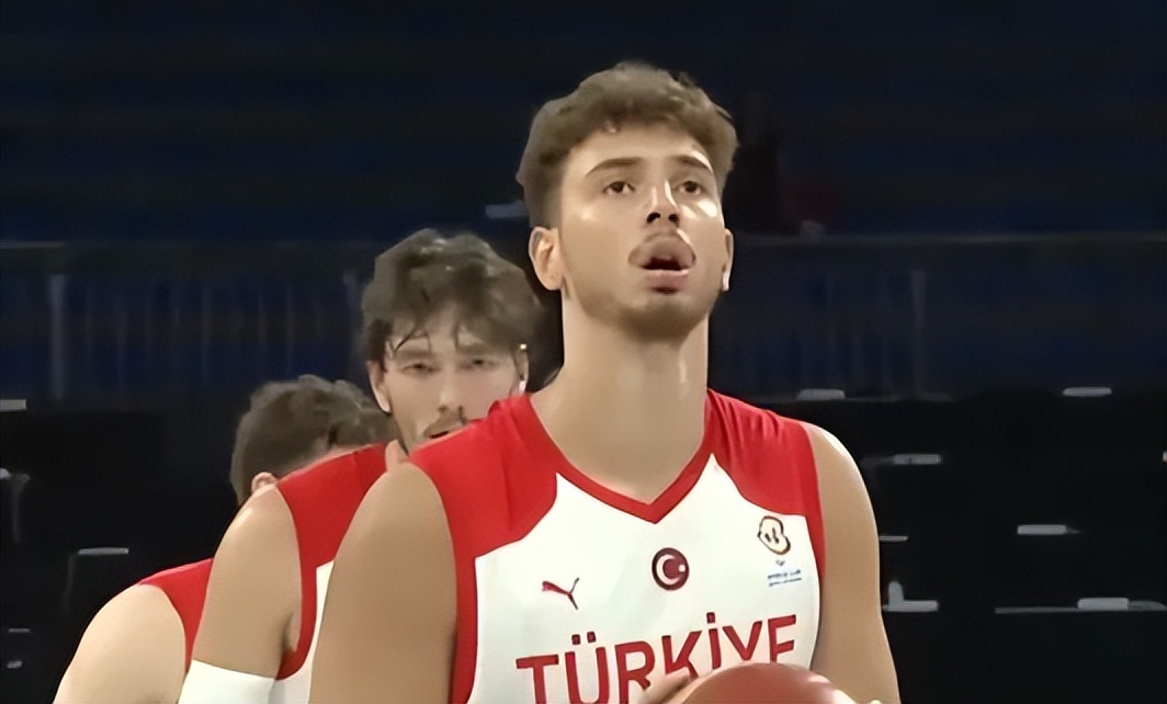 约基奇新赛季火箭队,约基奇27岁成为中锋历史三双王