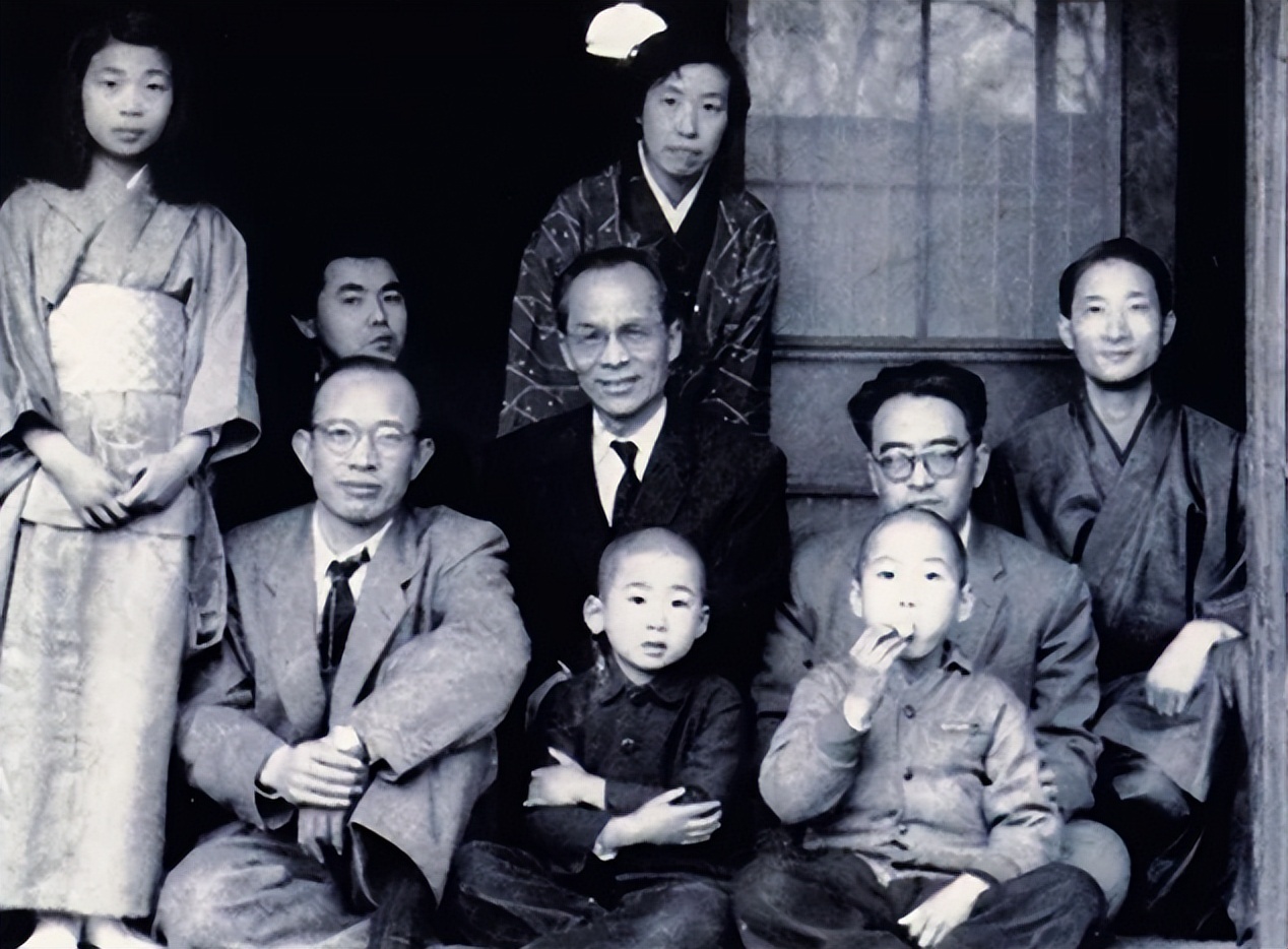 张爱玲为什么身上爬满跳蚤,张爱玲晚年为什么会被跳蚤困扰