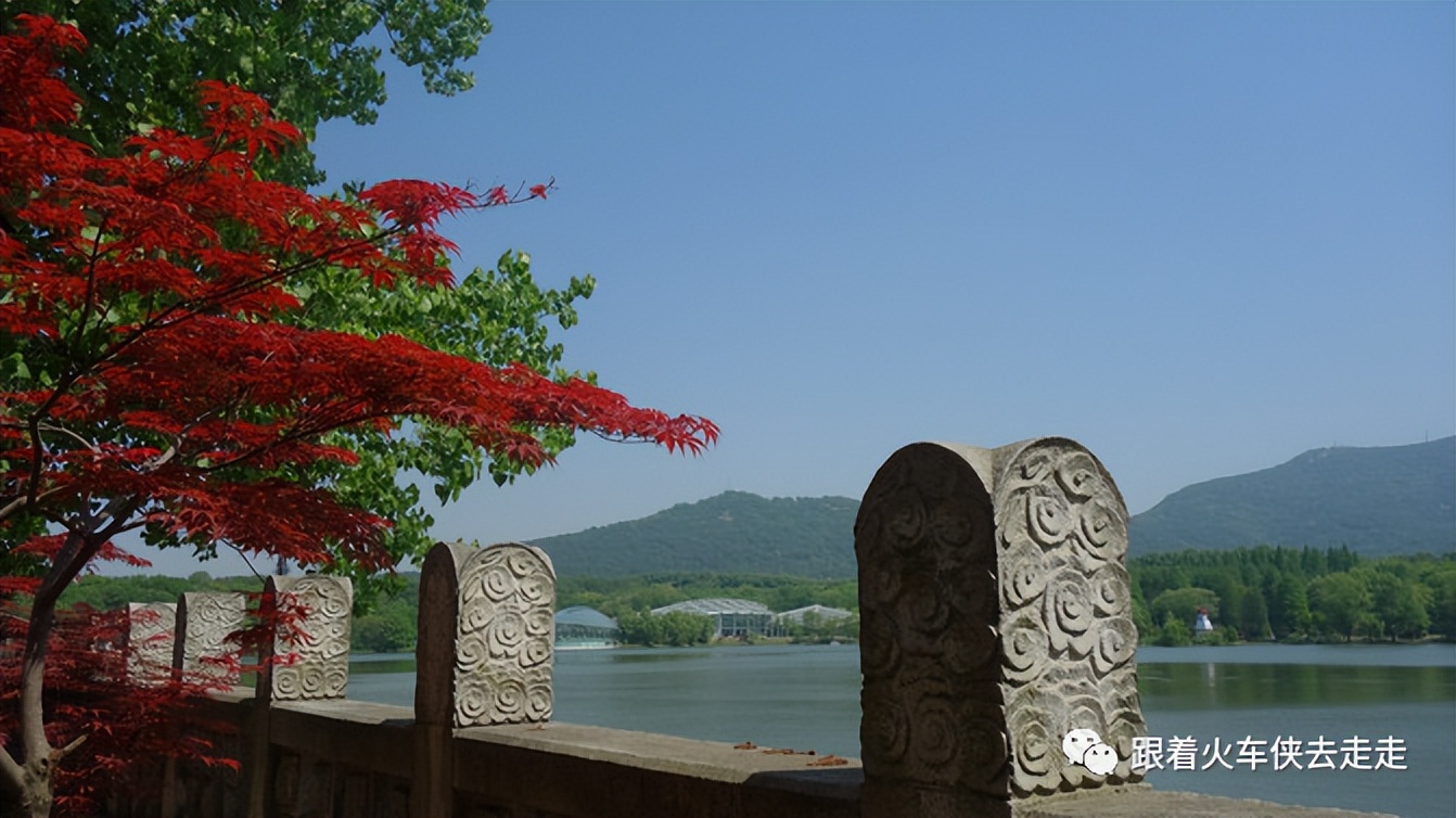 南京城墙下的琵琶湖,南京旅游先看城墙还是先看玄武湖