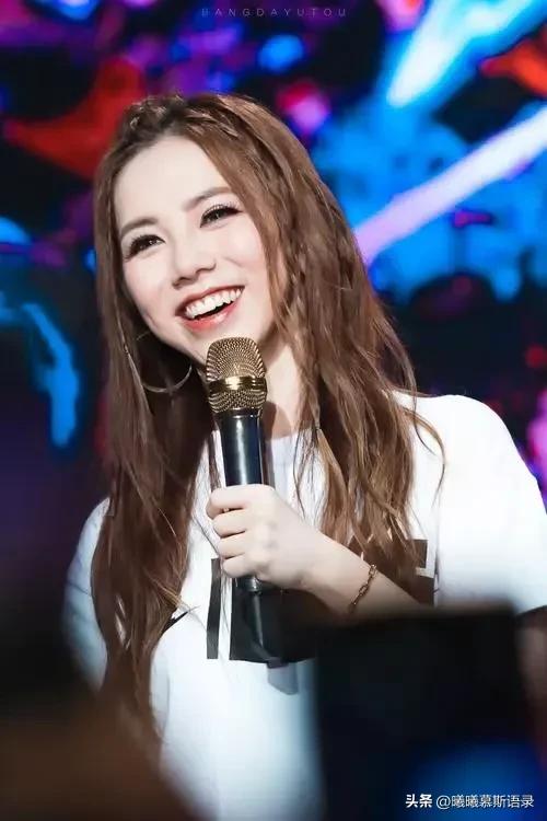 隐藏在小学生里的神仙嗓音邓紫棋,邓紫棋极具特色的嗓音倾情演唱