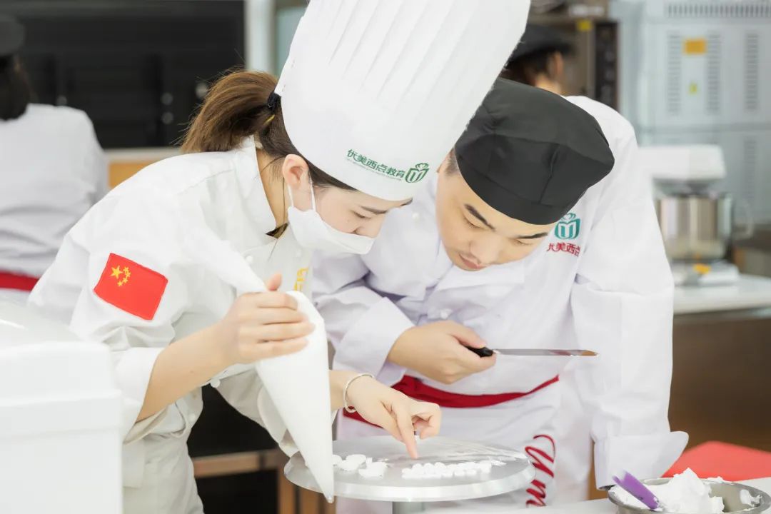 学西点烘焙蛋糕去哪家培训学校好,学西点真的好吗