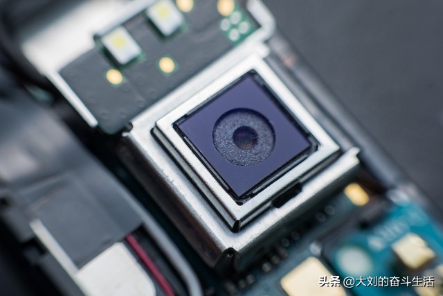 手机摄像头其实只有一个是能用的,手机摄像头是不是只有一个有用