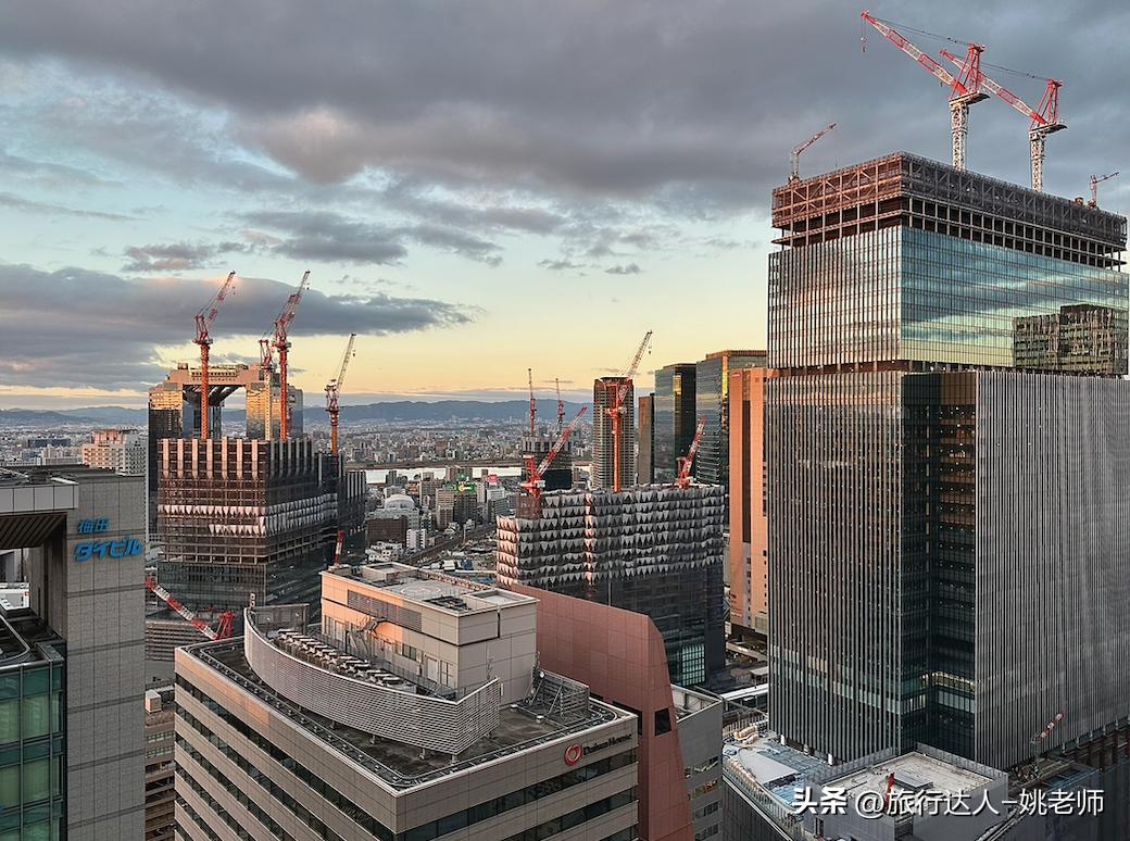 日本丽思卡尔顿酒店阴雨天高级感,大阪奢华酒店