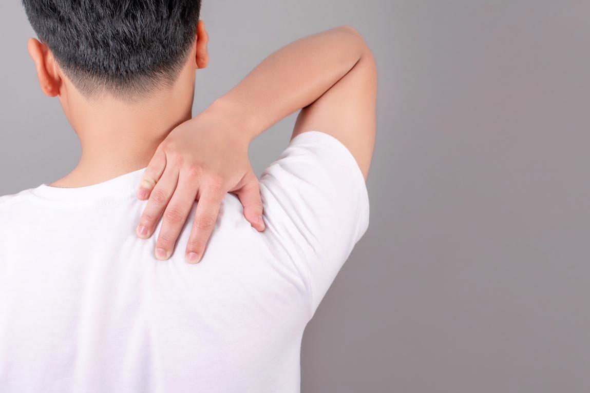 肩膀特别痛引起肝癌的几率大不大,肩膀痛查出是肝癌是中期还是晚期